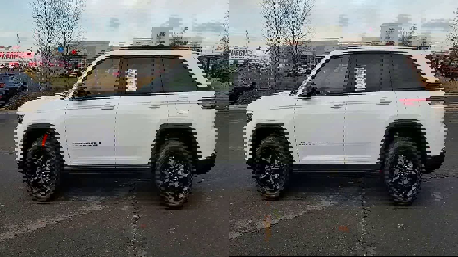 New 2025 Jeep Grand Cherokee Altitude image 5