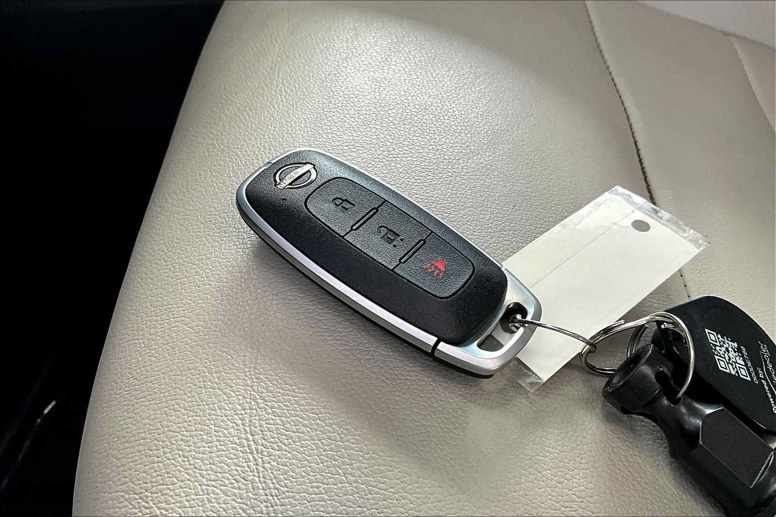 Used 2024 Nissan Rogue SL FWD image 14