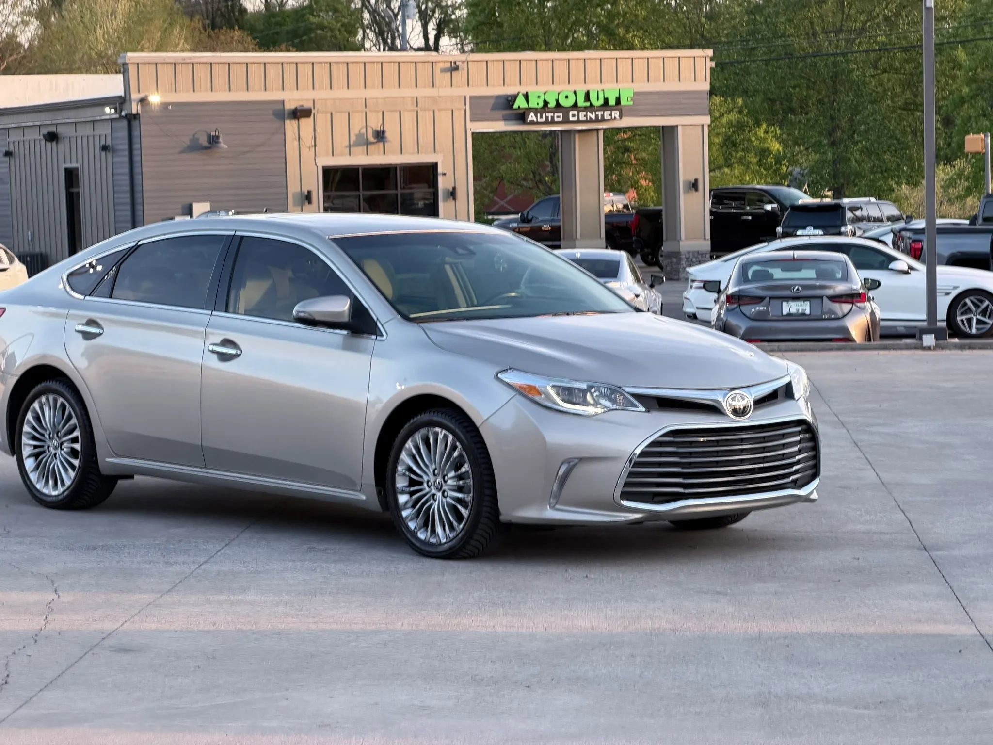 Used 2017 Toyota Avalon Limited FWD image 65