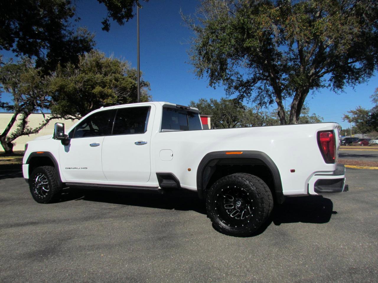Used 2021 GMC Sierra 3500 Denali w/ Denali Ultimate Package image 9