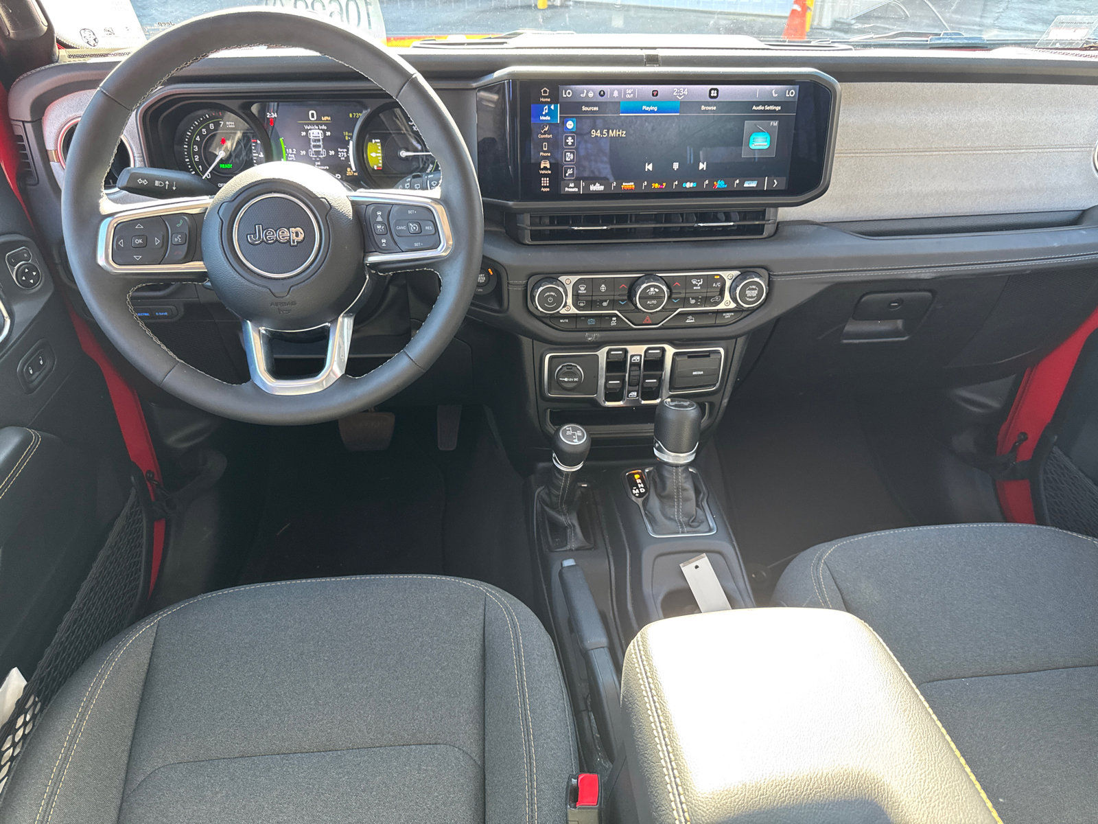 Used 2025 Jeep Wrangler Sahara image 21