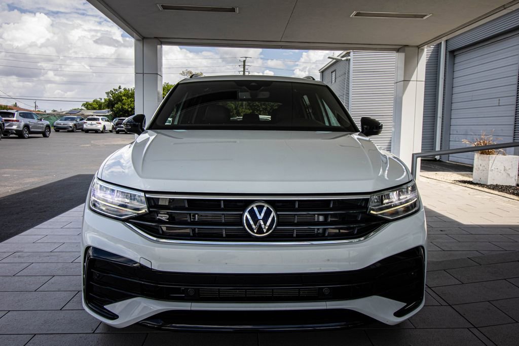 Used 2023 Volkswagen Tiguan SE R-Line image 9