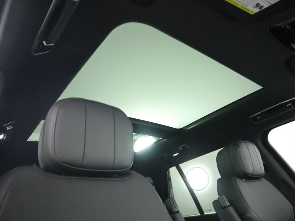 New 2026 Land Rover Range Rover SE image 19
