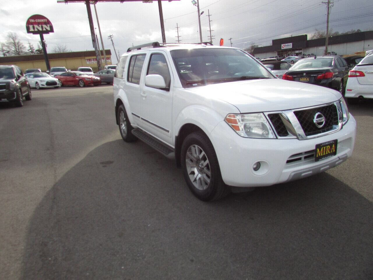 Used 2010 Nissan Pathfinder LE image 5
