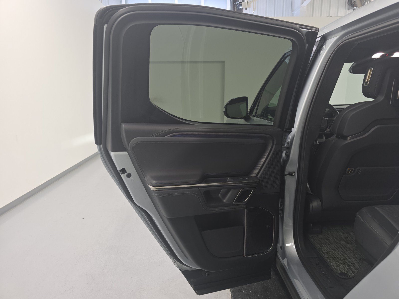 Used 2023 Rivian R1T Adventure AWD/4WD image 17