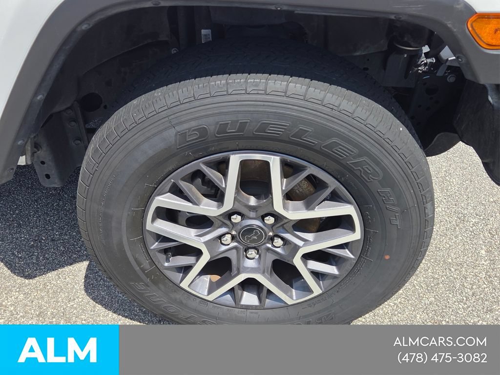 Used 2025 Jeep Wrangler Unlimited Sahara AWD/4WD image 16