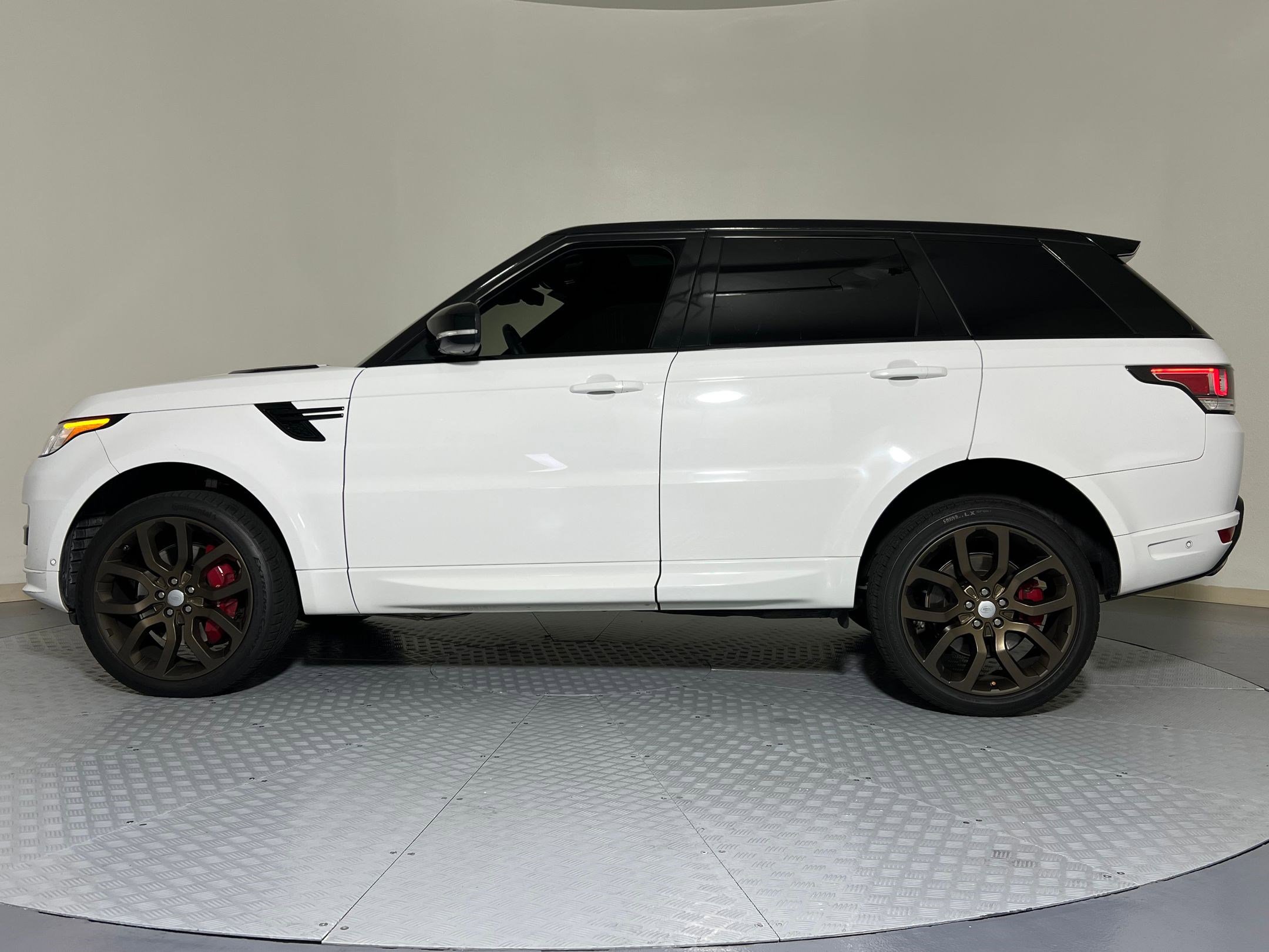 Used 2017 Land Rover Range Rover Sport HSE Dynamic image 2