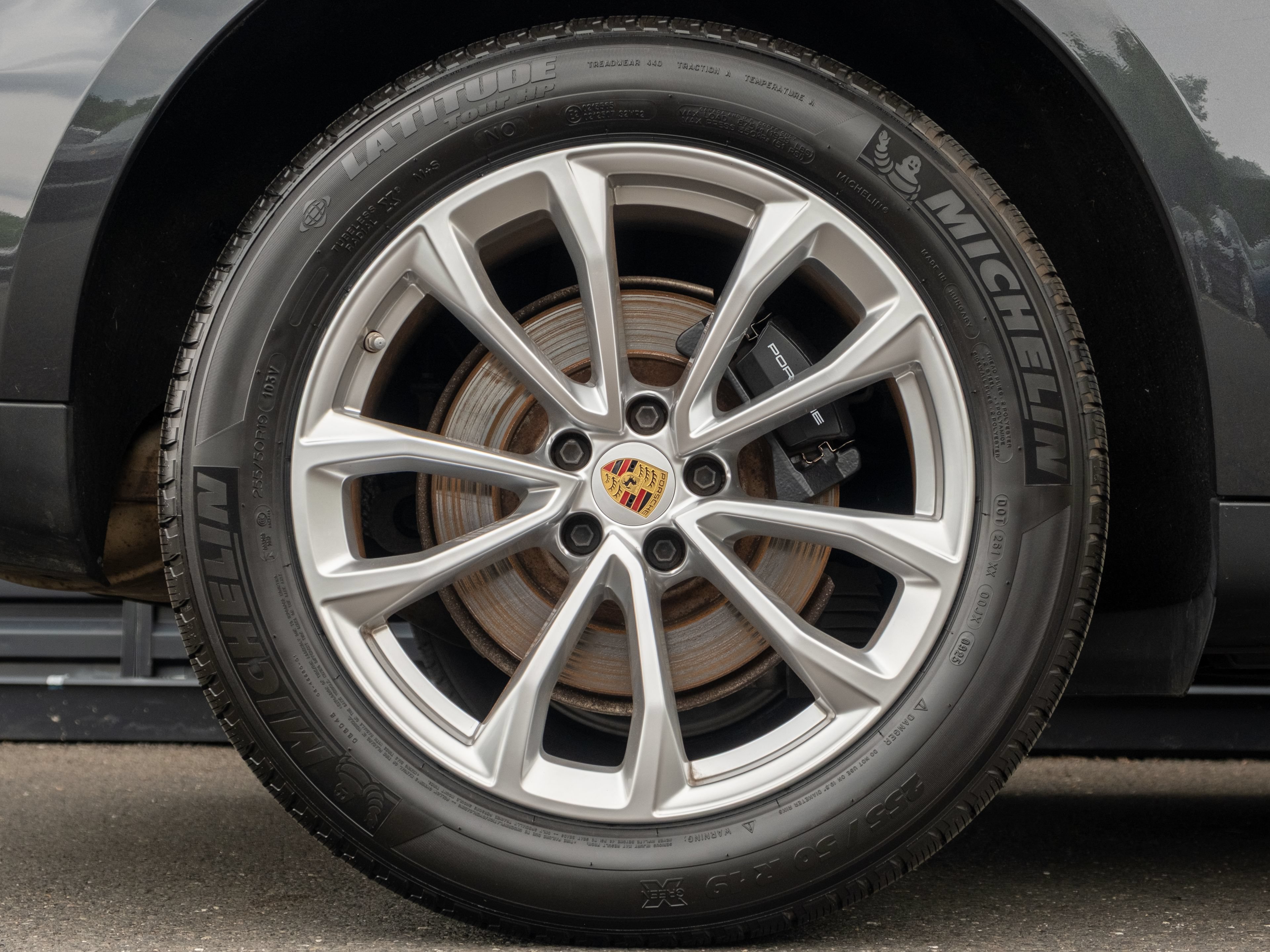 Certified 2023 Porsche Macan AWD/4WD image 14