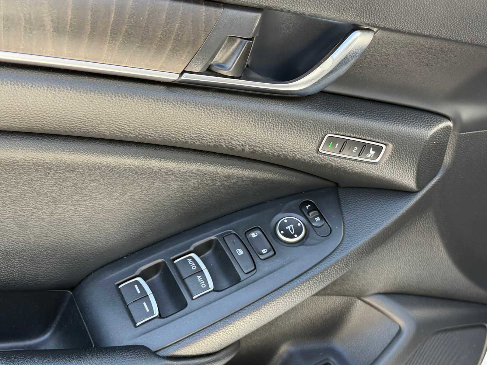 Used 2018 Honda Accord Touring image 14