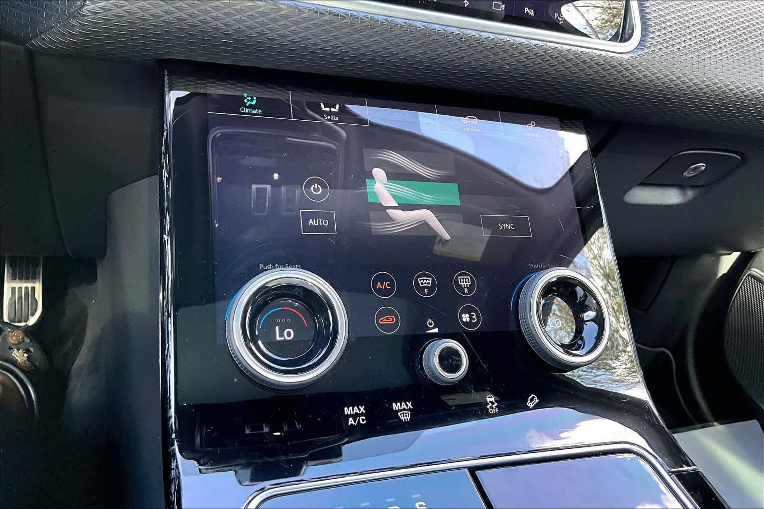 Used 2019 Land Rover Range Rover Velar R-Dynamic SE image 34