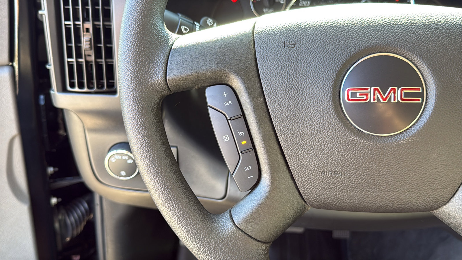 New 2026 GMC Savana 3500 Extended RWD image 9