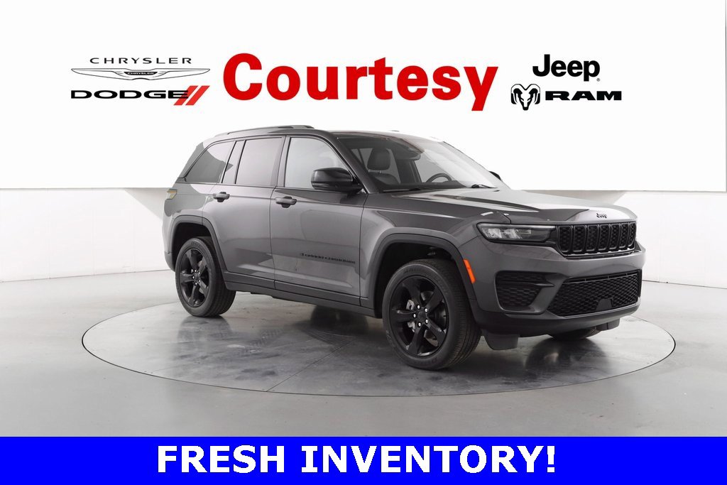 Certified 2022 Jeep Grand Cherokee Altitude image 1