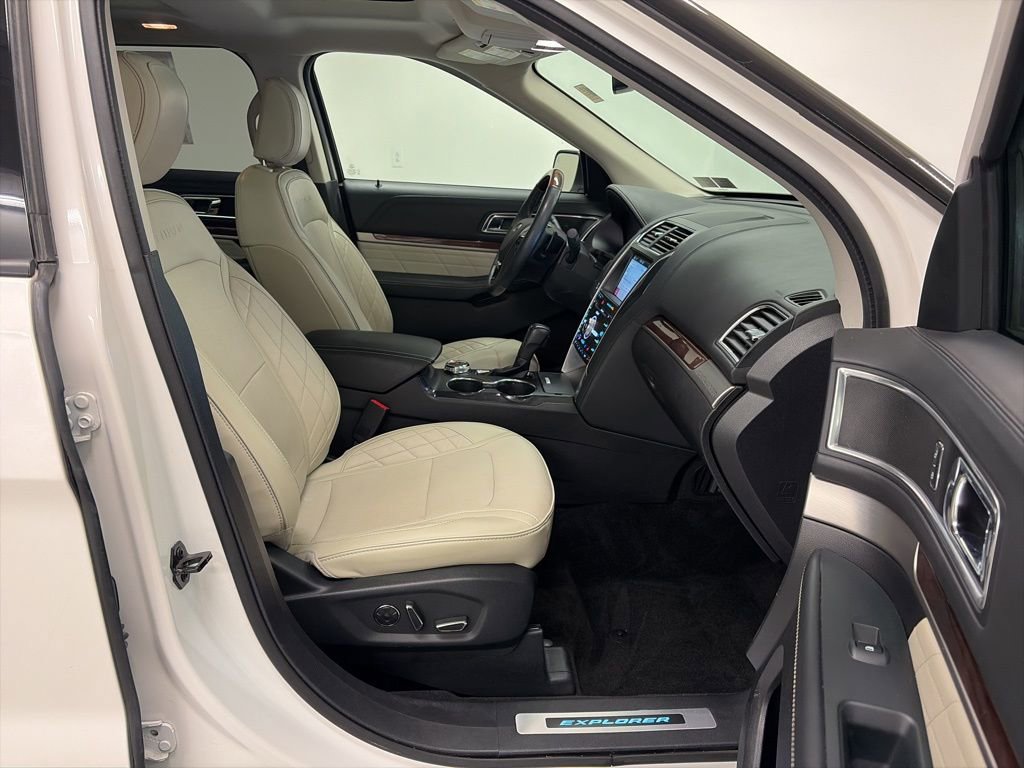 Used 2018 Ford Explorer Platinum AWD/4WD image 17
