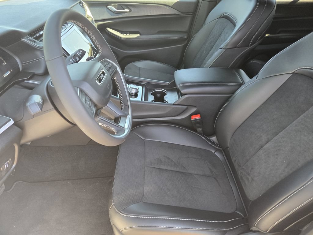 New 2025 Jeep Grand Cherokee L Laredo AWD/4WD image 8