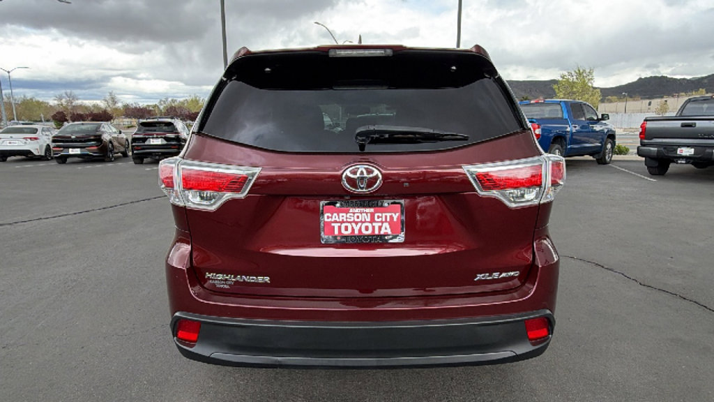 Used 2014 Toyota Highlander XLE AWD/4WD image 4