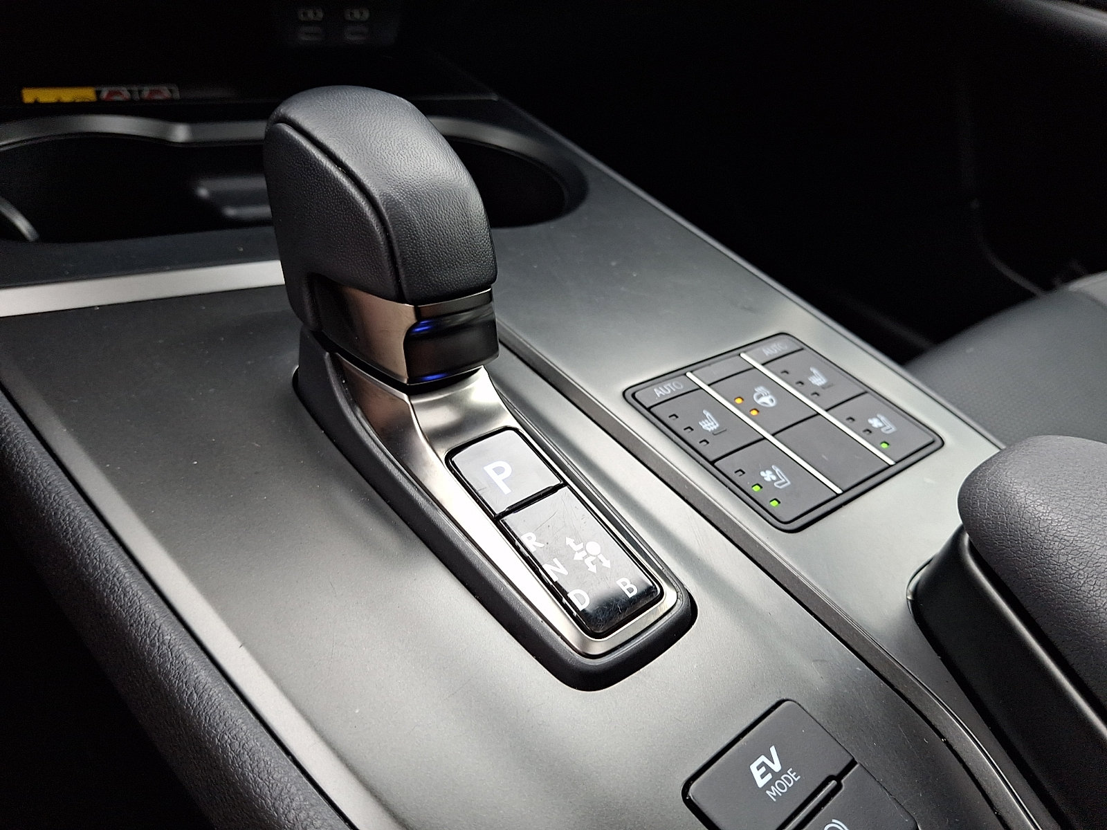 Certified 2025 Lexus UX 300h AWD w/ Accessory Package (Z1) image 16