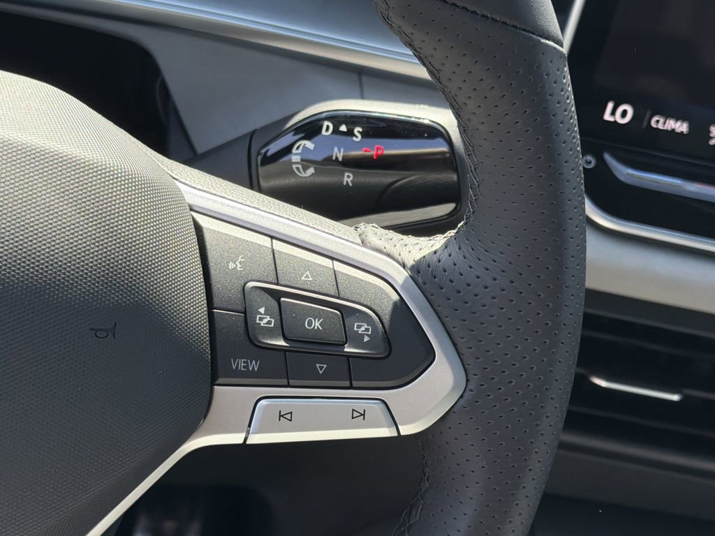 New 2026 Volkswagen Tiguan SE R-Line image 28