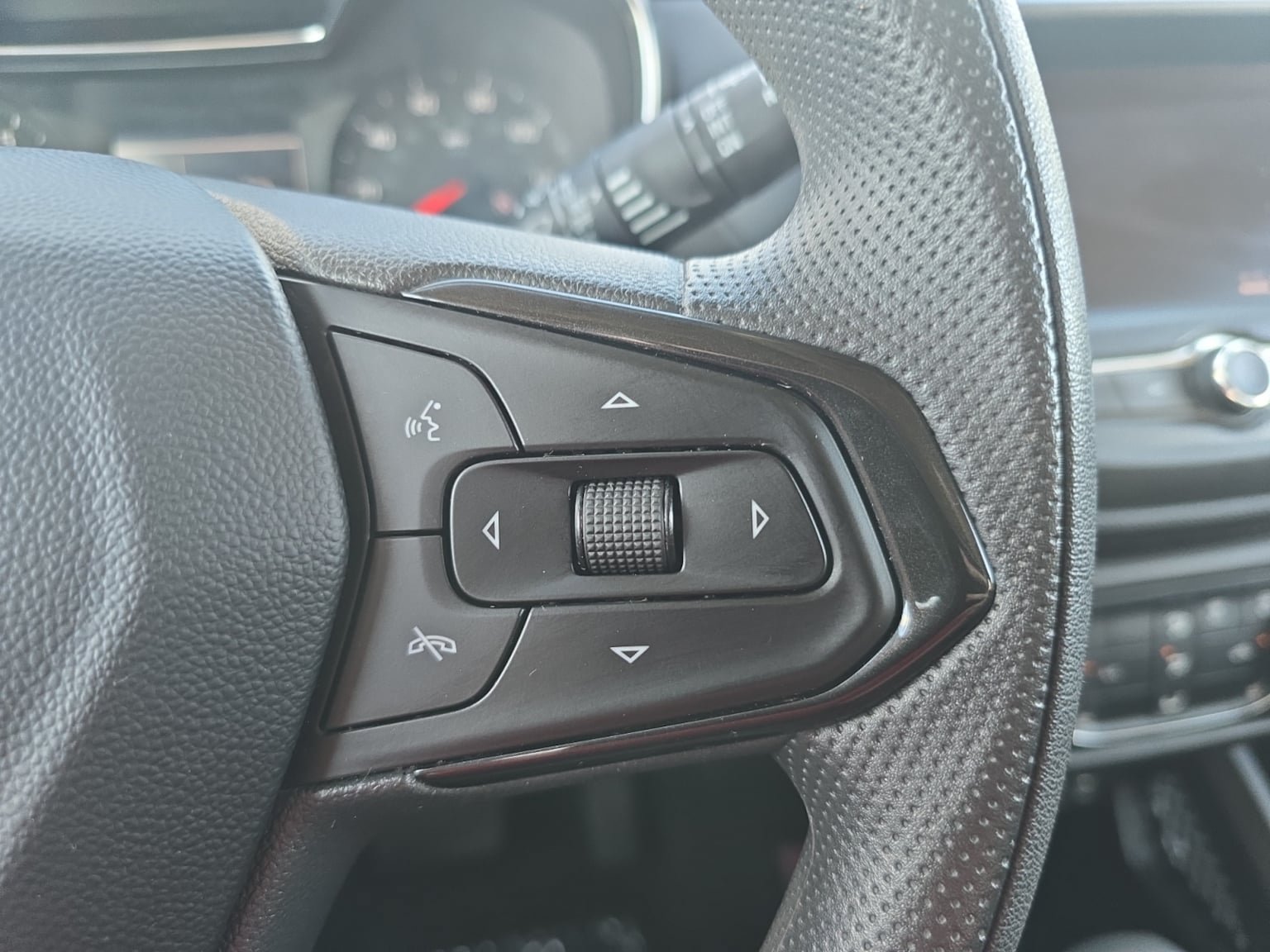 Used 2023 Chevrolet TrailBlazer LT FWD image 23