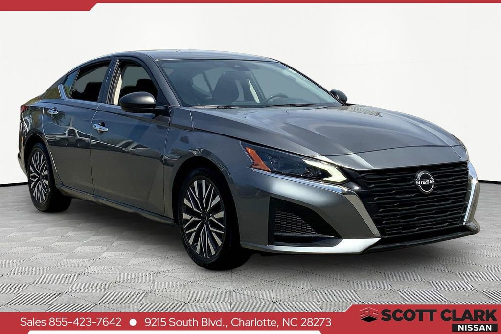 Used 2024 Nissan Altima 2.5 SV image 1