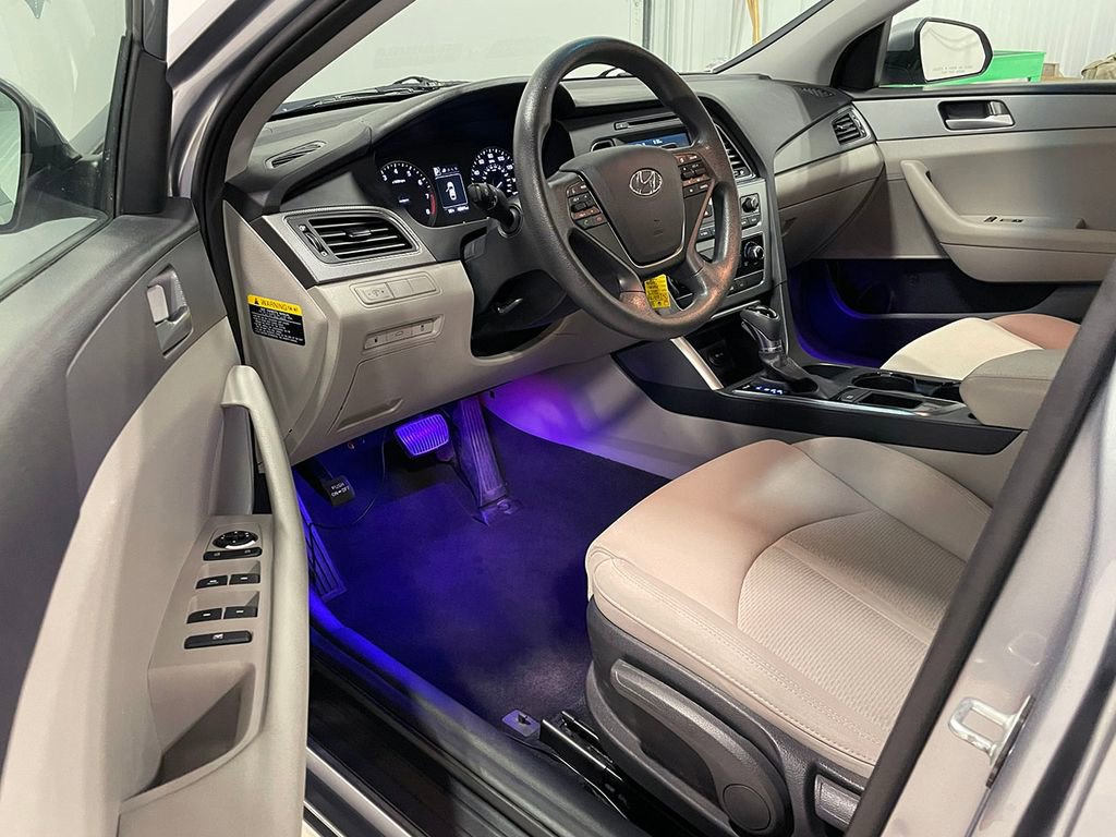 Used 2017 Hyundai Sonata SE image 18