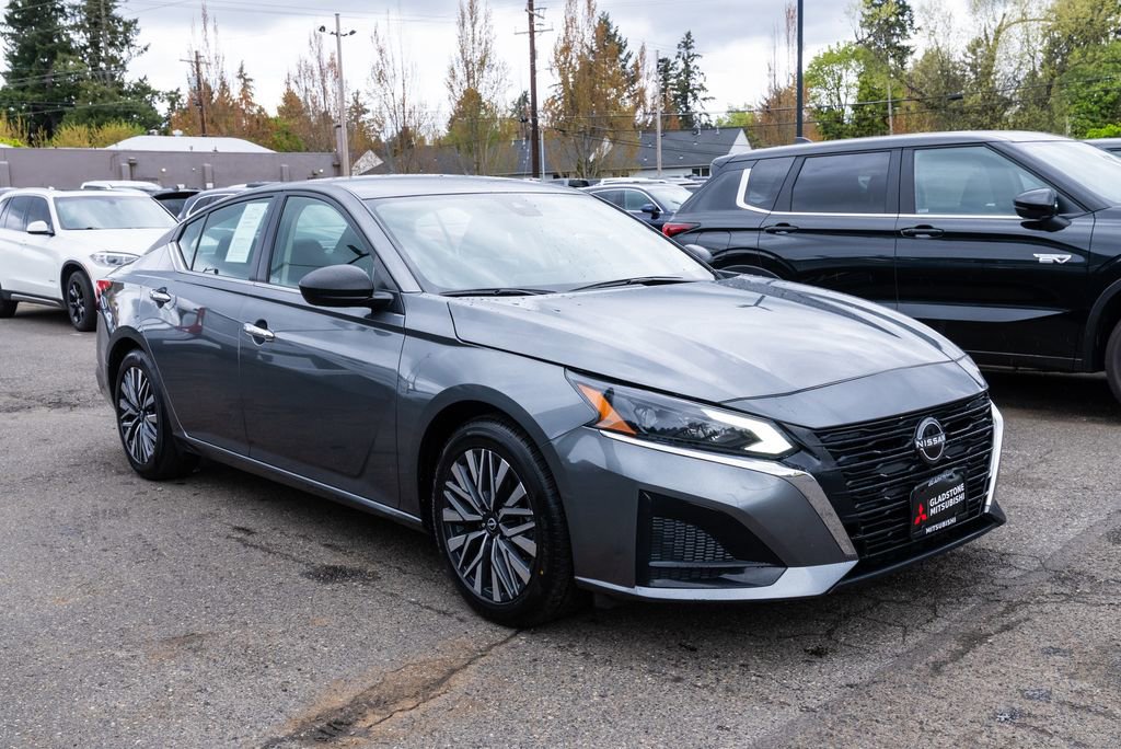 Used 2024 Nissan Altima 2.5 SV FWD image 1