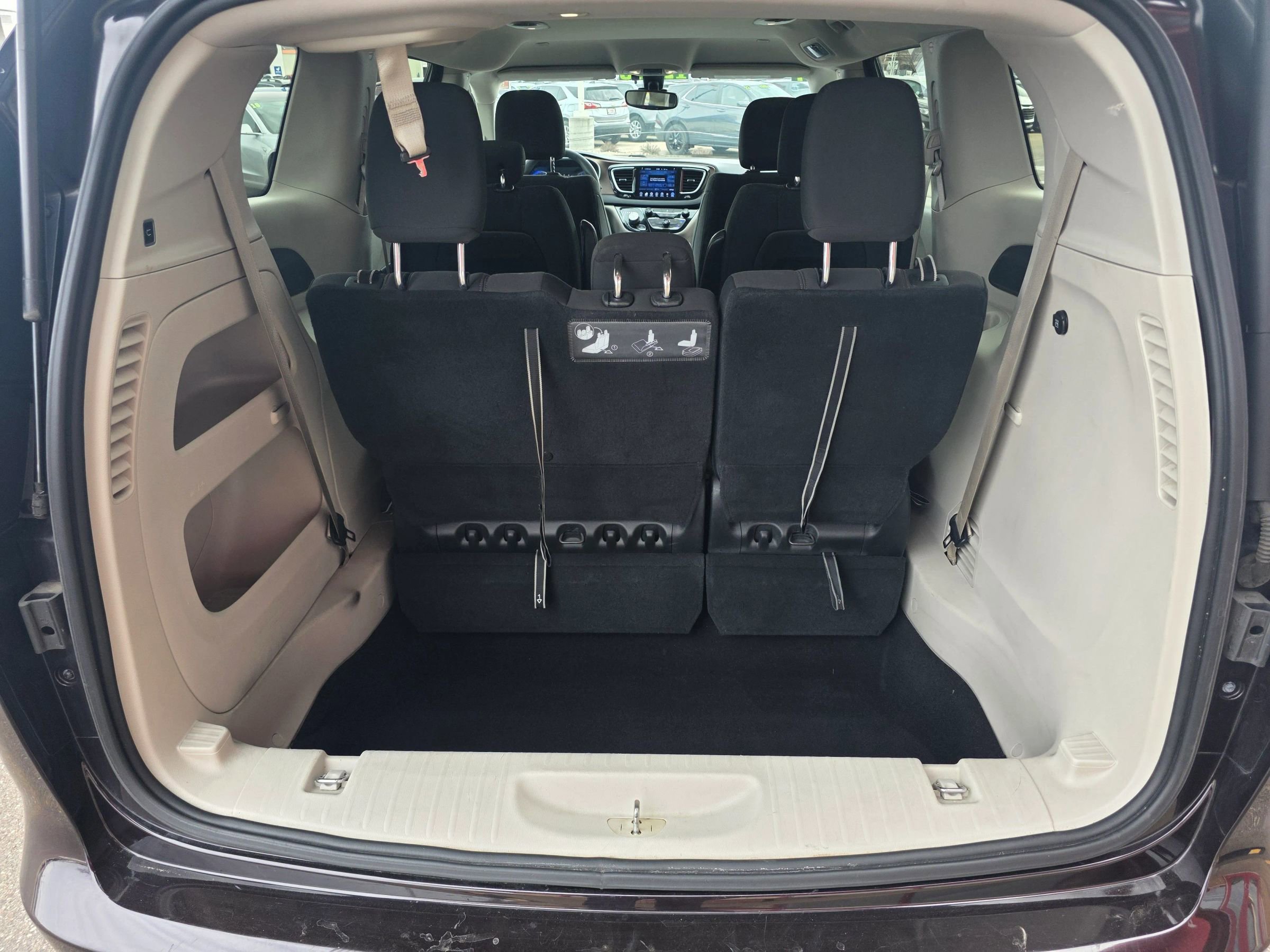 Used 2017 Chrysler Pacifica Touring image 6