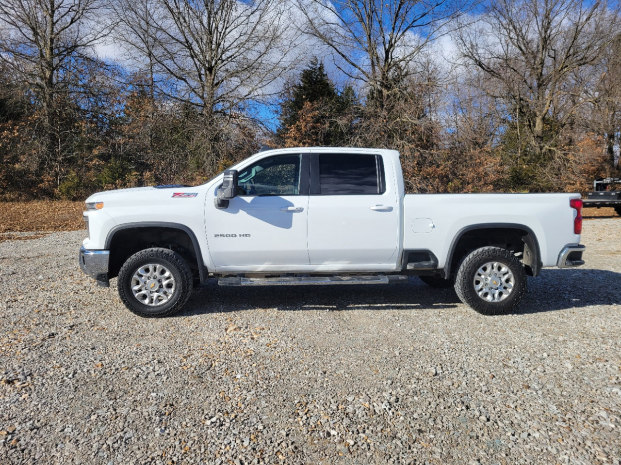 Used 2024 Chevrolet Silverado 2500 LT image 2