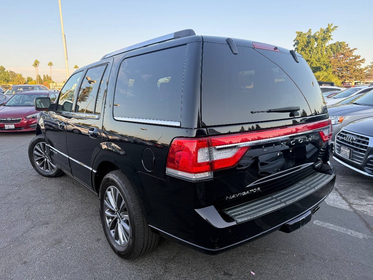 Used 2016 Lincoln Navigator Select AWD/4WD image 6