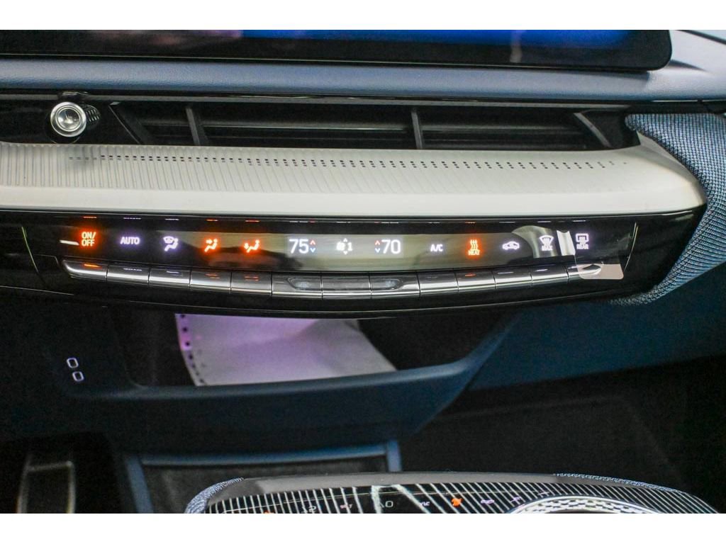 New 2026 Cadillac Optiq Luxury 2 image 28