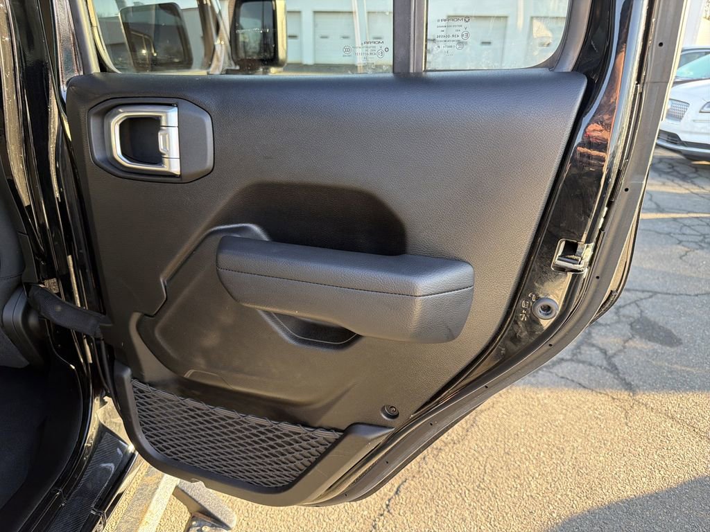 Used 2024 Jeep Wrangler Unlimited Rubicon 4xe AWD/4WD image 17