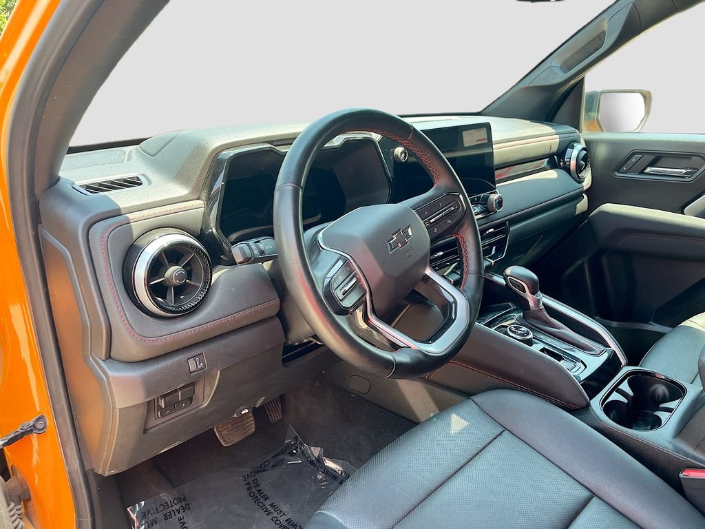 Used 2025 Chevrolet Colorado Z71 w/ Technology Package AWD/4WD image 11