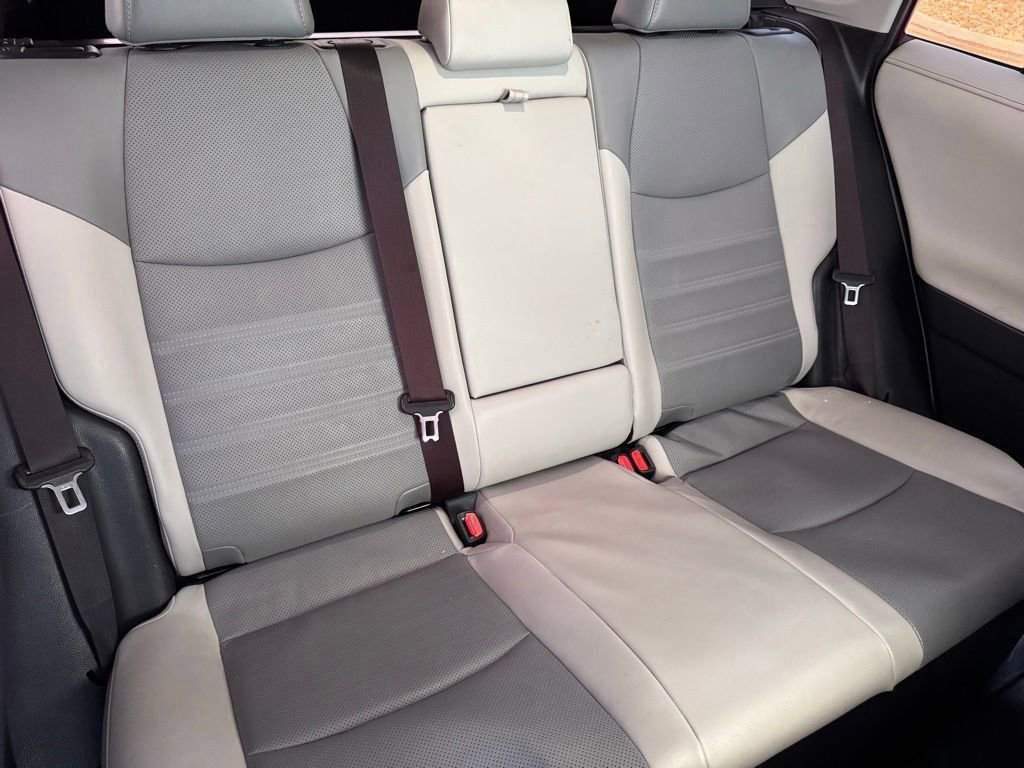 Used 2022 Toyota RAV4 Limited image 9