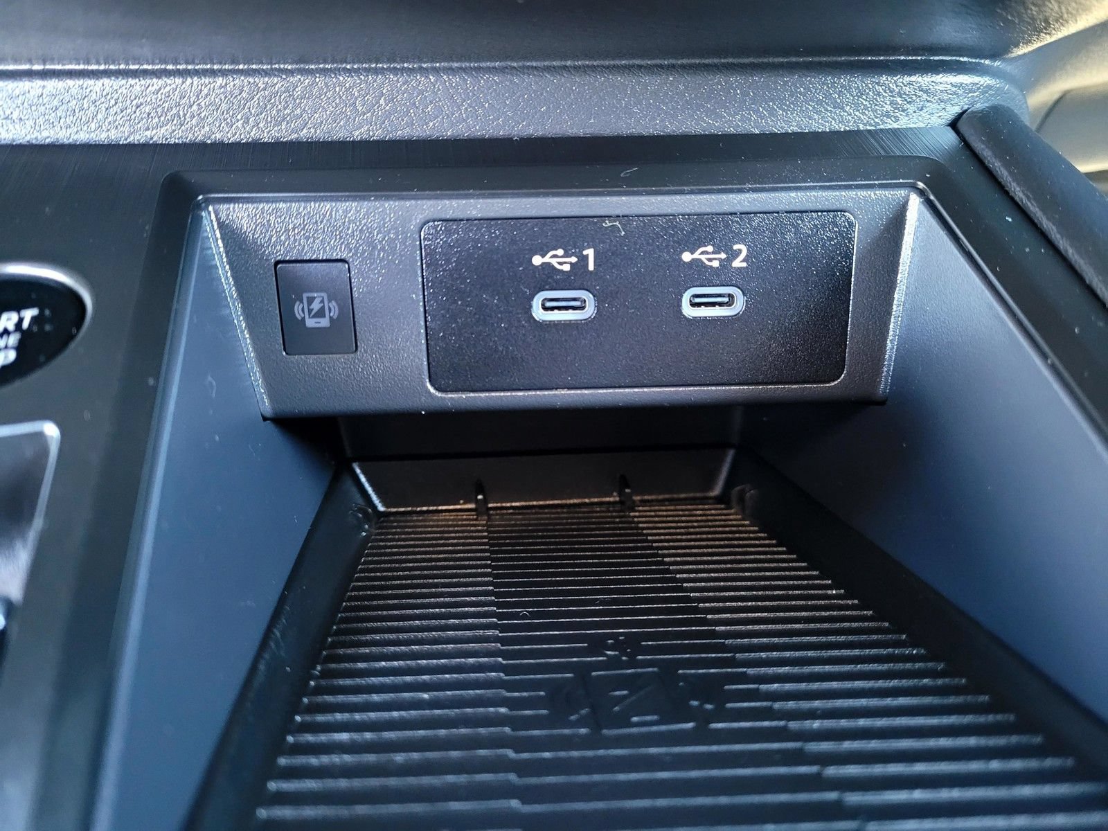 Used 2025 Nissan Kicks SR FWD image 25