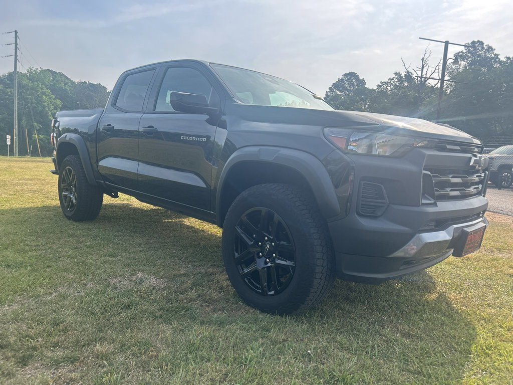 Used 2024 Chevrolet Colorado Trail Boss w/ Technology Package AWD/4WD image 10