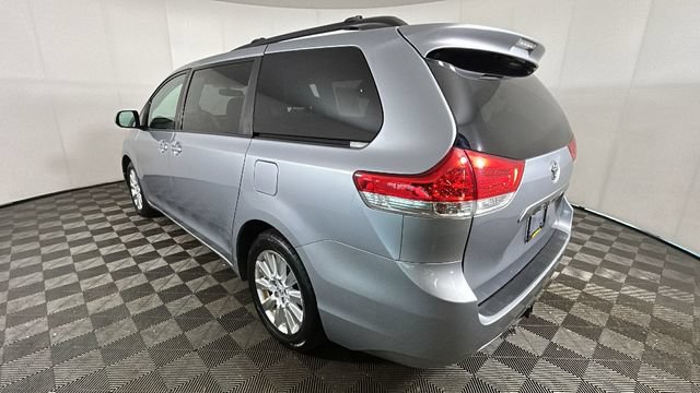 Used 2014 Toyota Sienna LE AWD/4WD video 4