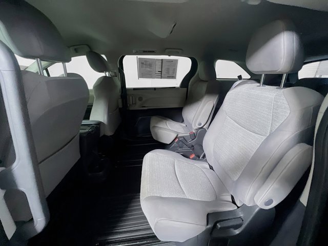 Used 2022 Toyota Sienna LE image 25