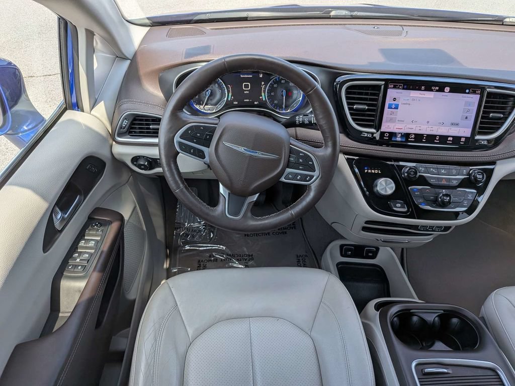 Used 2021 Chrysler Pacifica Touring-L w/ Premium & Safety Sphere Group FWD image 16