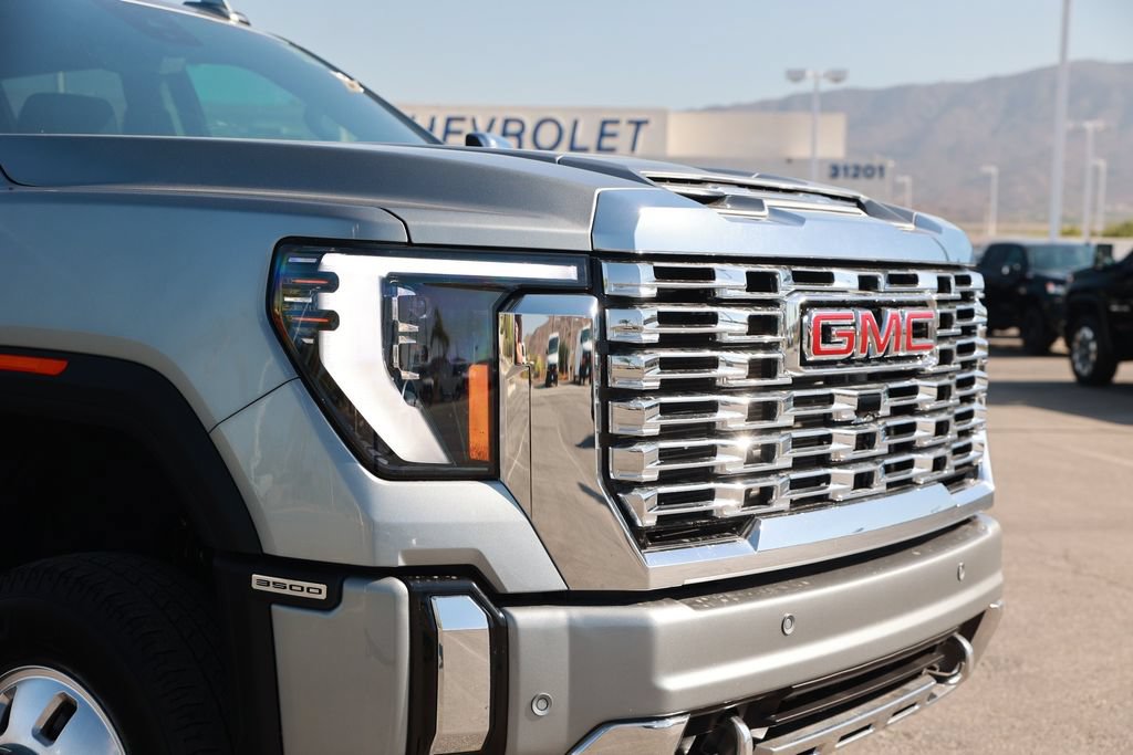 Used 2025 GMC Sierra 3500 Denali w/ Denali Reserve Package AWD/4WD image 9