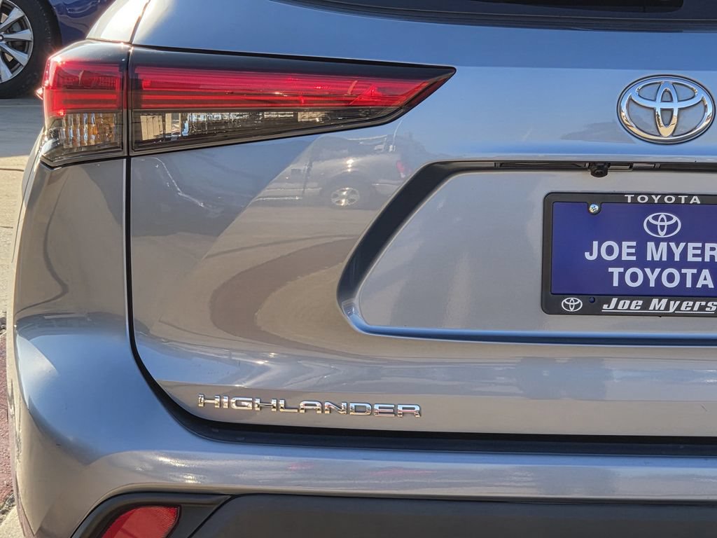 Used 2022 Toyota Highlander XLE FWD image 10
