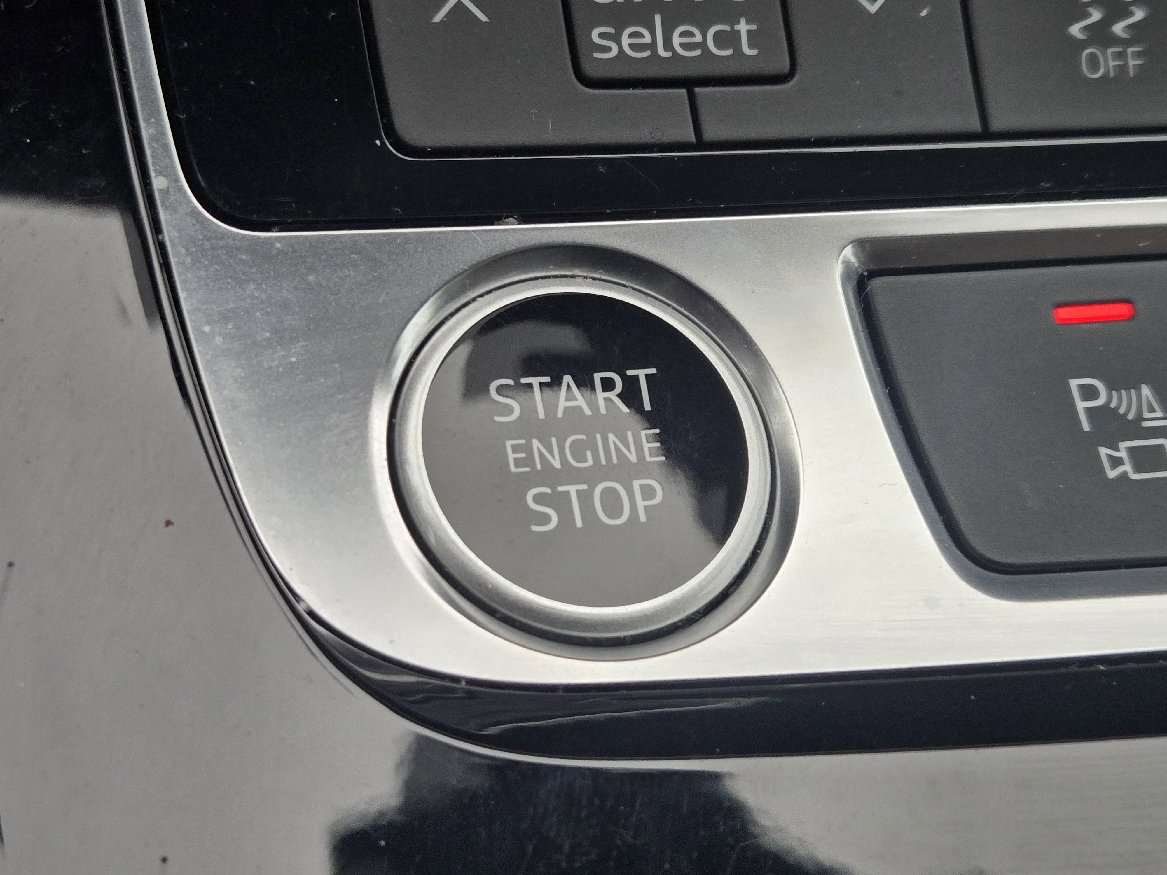 Used 2023 Audi Q8 Premium image 18