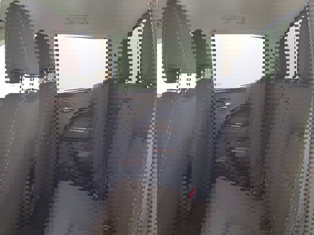 Used 2018 GMC Canyon SLE w/ Nightfall Edition image 18