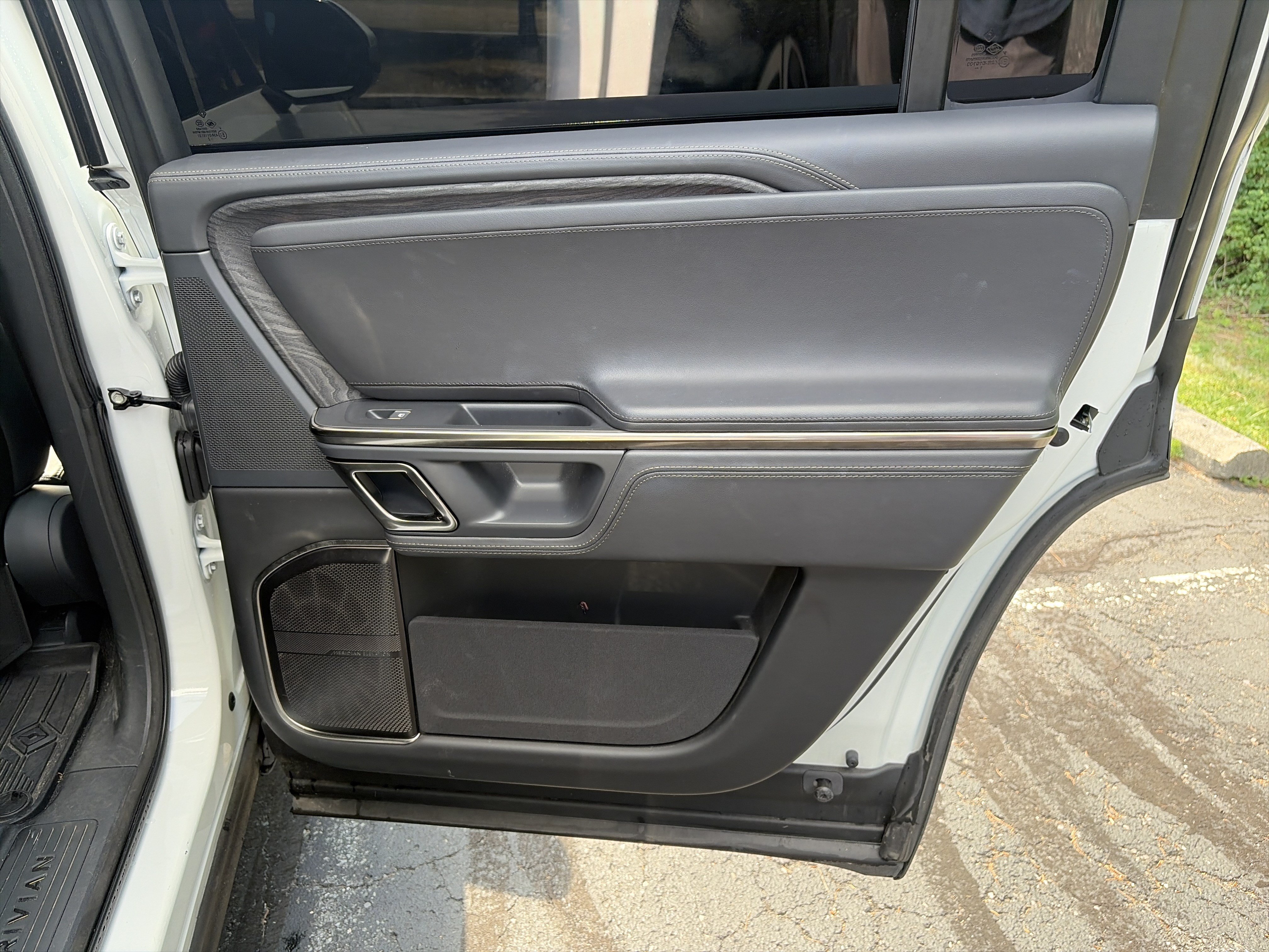 Used 2022 Rivian R1S Launch Edition AWD/4WD image 37