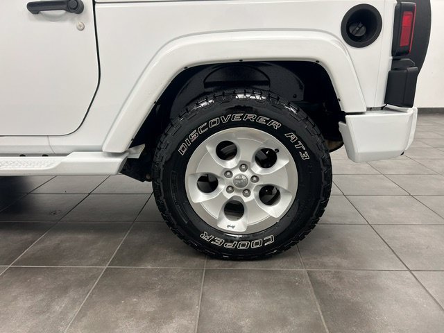 Used 2014 Jeep Wrangler Sahara w/ Dual Top Group AWD/4WD image 28