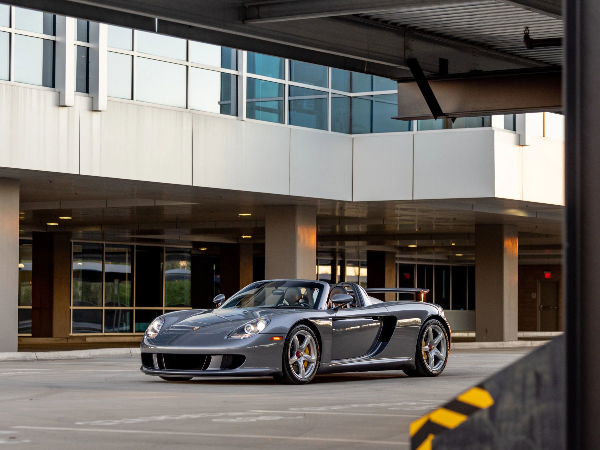 Used 2004 Porsche Carrera GT image 4