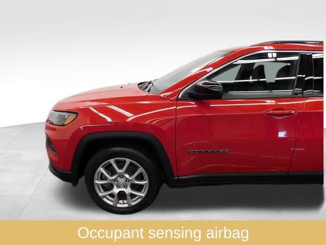 Used 2023 Jeep Compass Latitude image 13