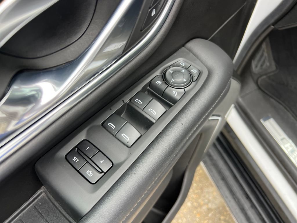 Used 2022 Chevrolet Tahoe LT w/ LT Signature Plus Package image 13