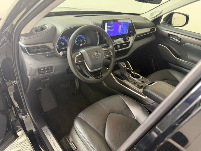 Used 2023 Toyota Highlander Limited AWD/4WD image 10