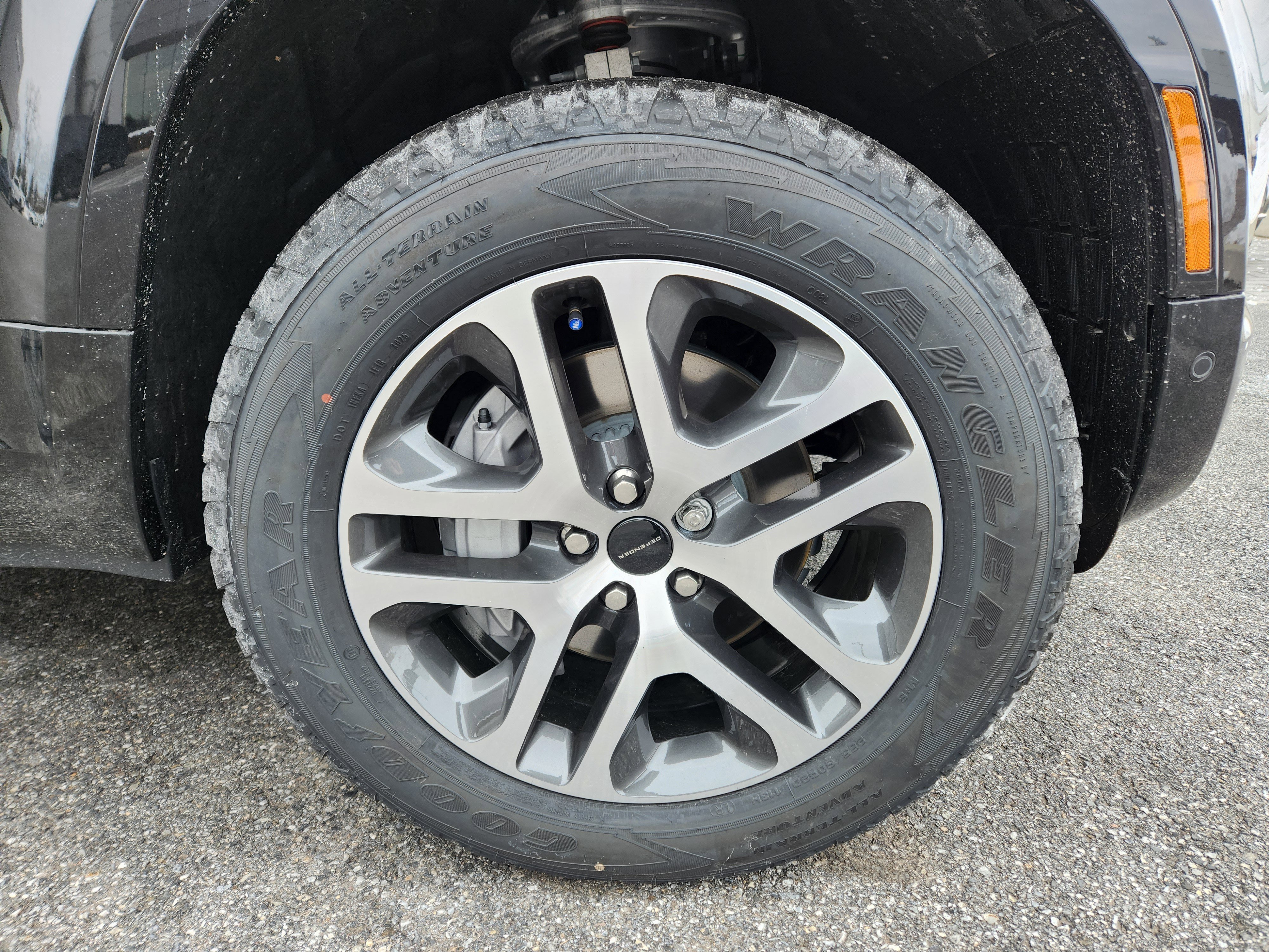 New 2026 Land Rover Defender 130 X-Dynamic SE image 7