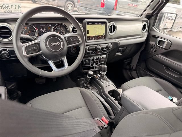 Used 2023 Jeep Wrangler Unlimited Sahara AWD/4WD image 12