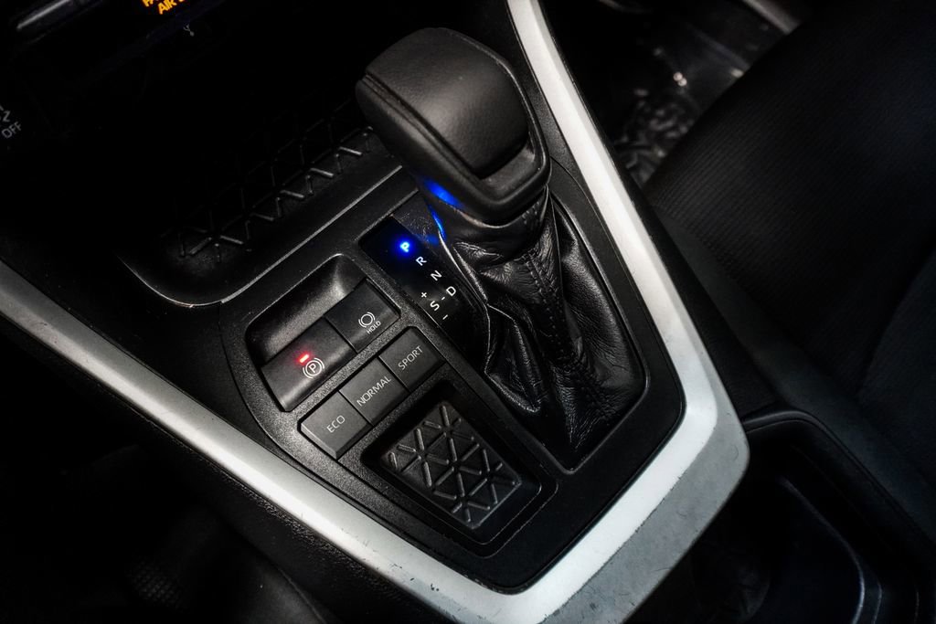Used 2020 Toyota RAV4 LE image 20